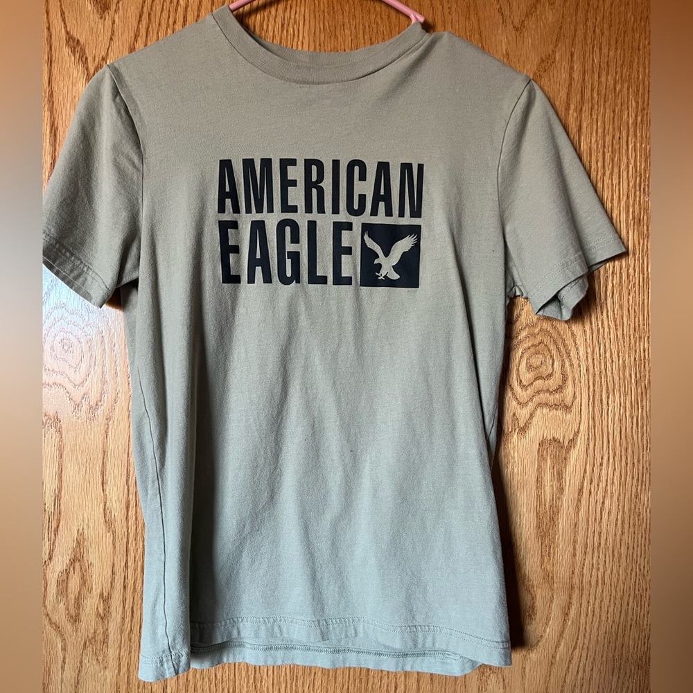 Men’s light green American Eagle t shirt